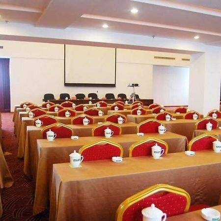 Jishou Heyi Hotel Фенян Екстериор снимка