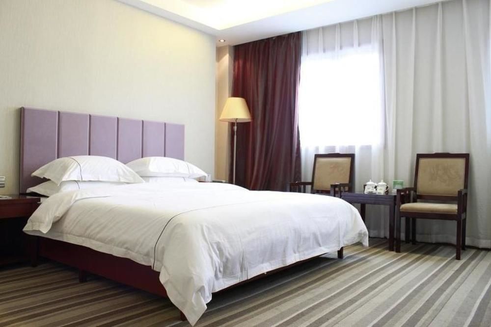 Jishou Heyi Hotel Фенян Екстериор снимка