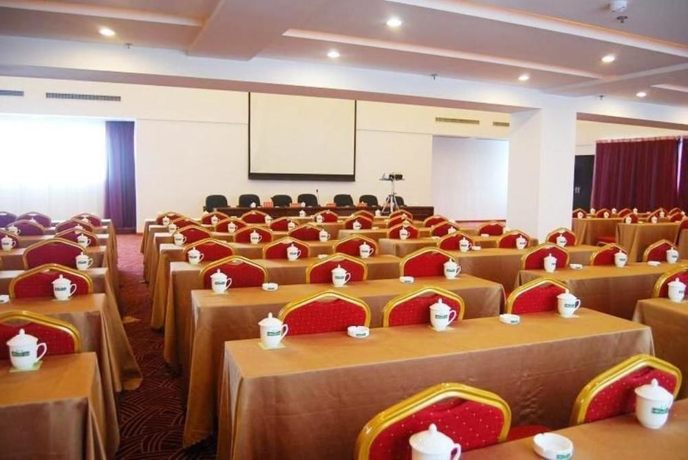Jishou Heyi Hotel Фенян Екстериор снимка
