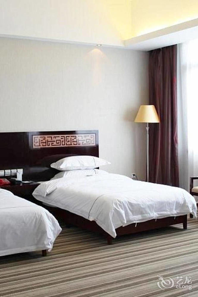 Jishou Heyi Hotel Фенян Екстериор снимка