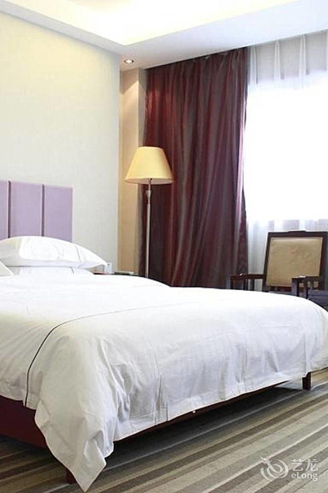 Jishou Heyi Hotel Фенян Екстериор снимка