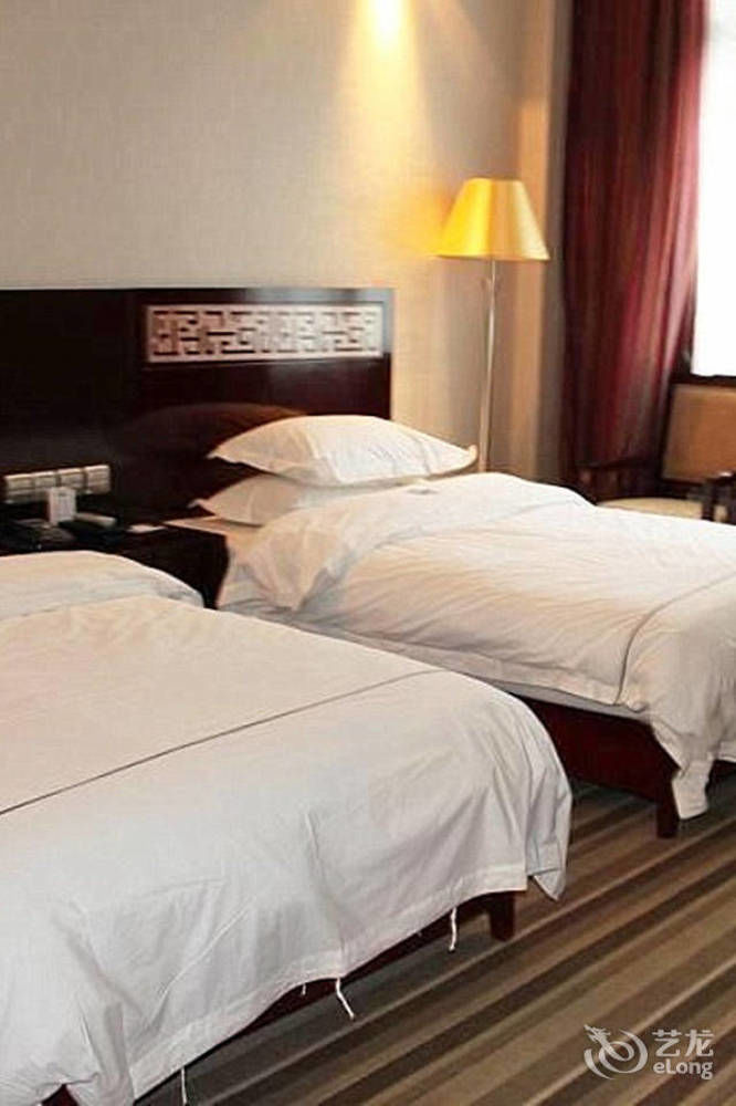 Jishou Heyi Hotel Фенян Екстериор снимка