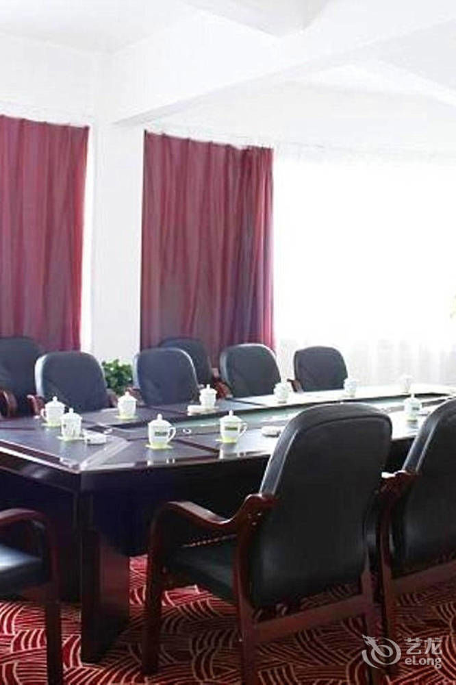 Jishou Heyi Hotel Фенян Екстериор снимка