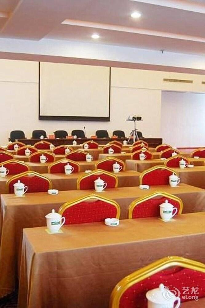 Jishou Heyi Hotel Фенян Екстериор снимка